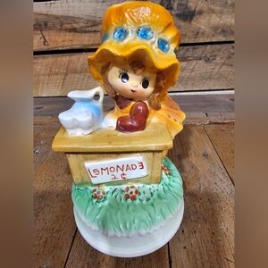Vintage Little Farm Girl Lemonade‎ Stand Music Figurine ~ Plays Candy Man